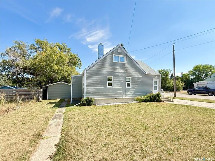 Property Photo: 718 4th Street S SK S4H 2G3