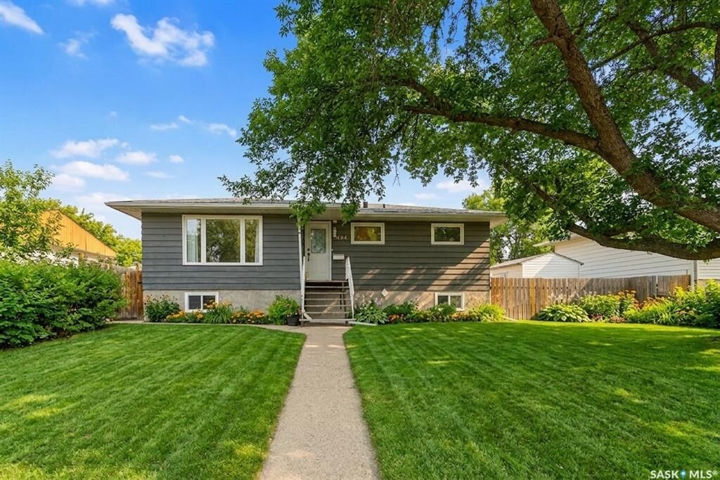 Property Photo: 1154 Caribou Street W SK S6H 2B5