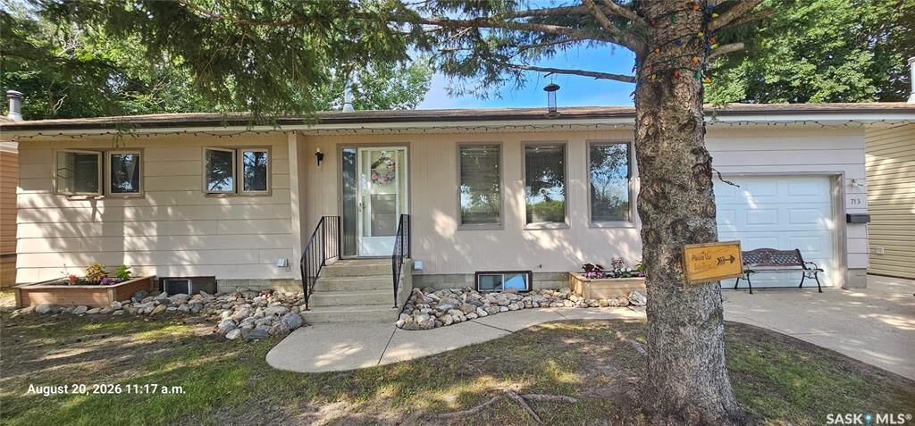Property Photo:  713 1st Avenue  SK S0K 1B0 