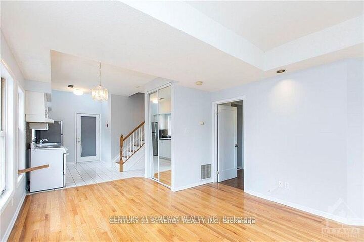 Property Photo: 450 Maclaren Street 11 ON K1R 5K6