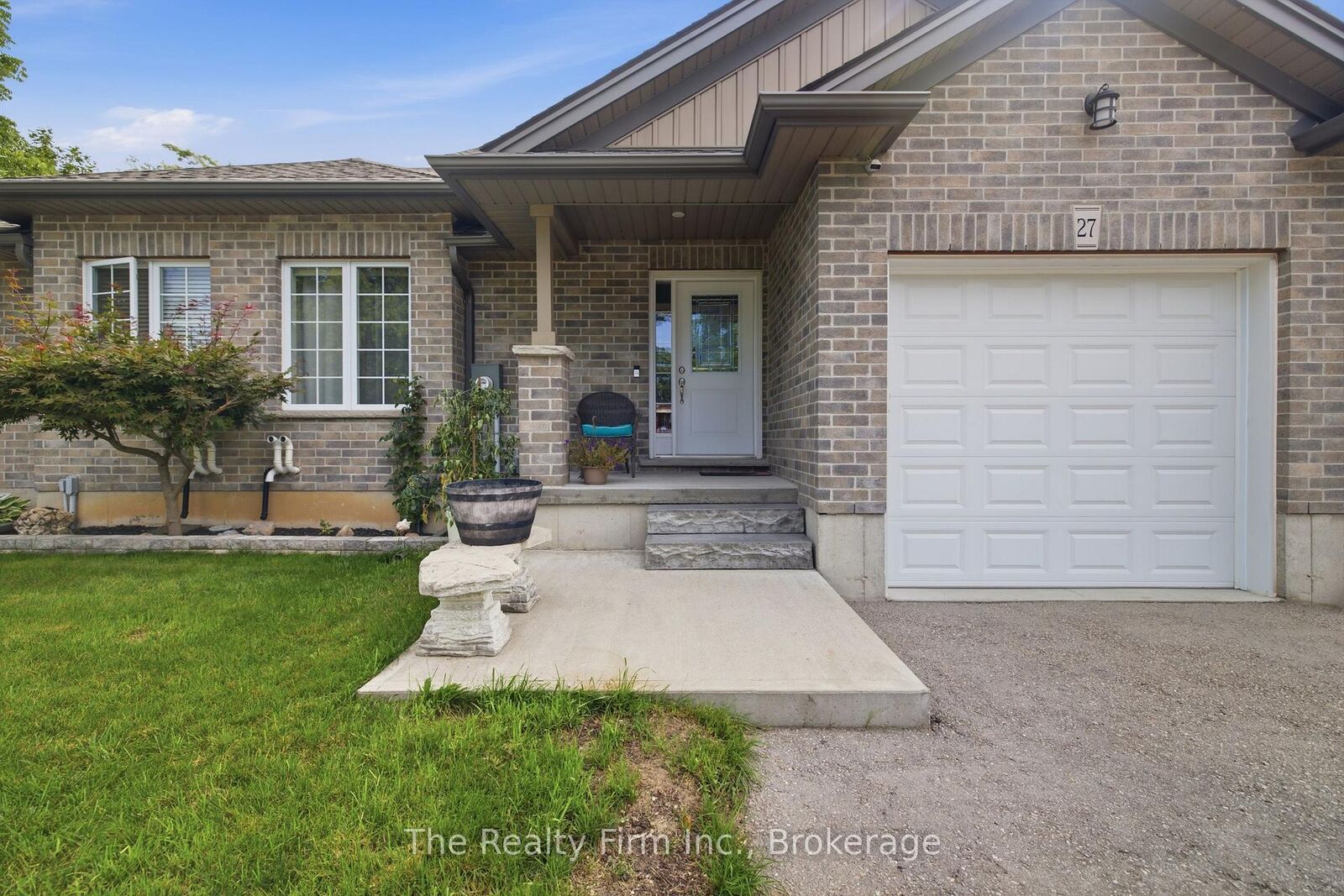 Property Photo: 27 Cronyn Street ON N4S 3T4