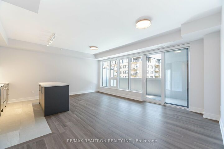 Photo de la propriété:  2525 Bathurst Street 514  ON M6B 2Y9 