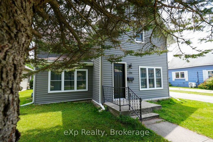 Property Photo:  136 Breadalbane Street S  ON N0H 2L0 