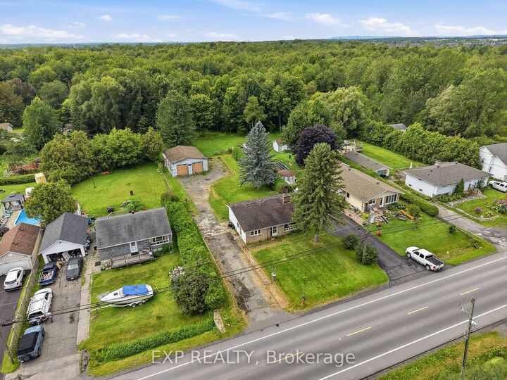 Property Photo: 2498 Mer Bleue Road ON K4B 1H9
