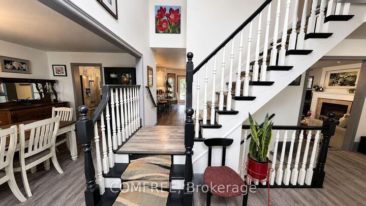 Property Photo: 10 Sinclair Crescent ON N5H 3B7