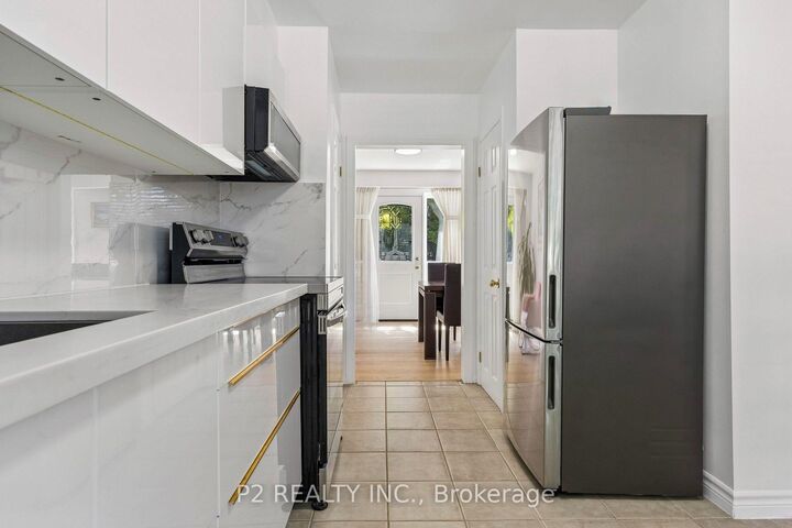 Property Photo:  22-25 Gosford Blvd. Boulevard N  ON M3N 2G7 