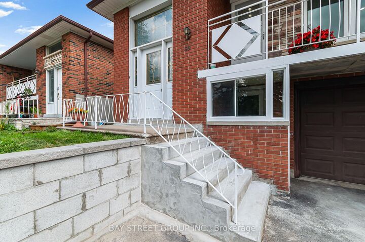 Property Photo:  89 Mintwood Drive  ON M2M 3A6 