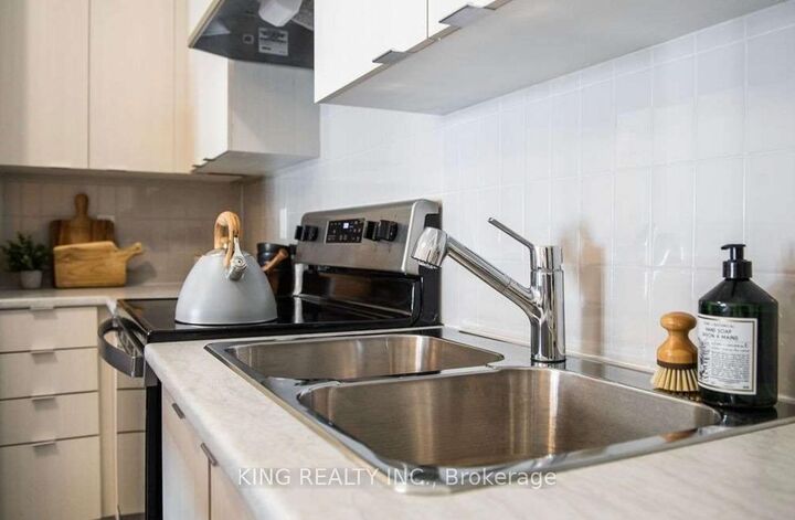 Property Photo:  1525 Kingston Road 411  ON L1V 0E9 