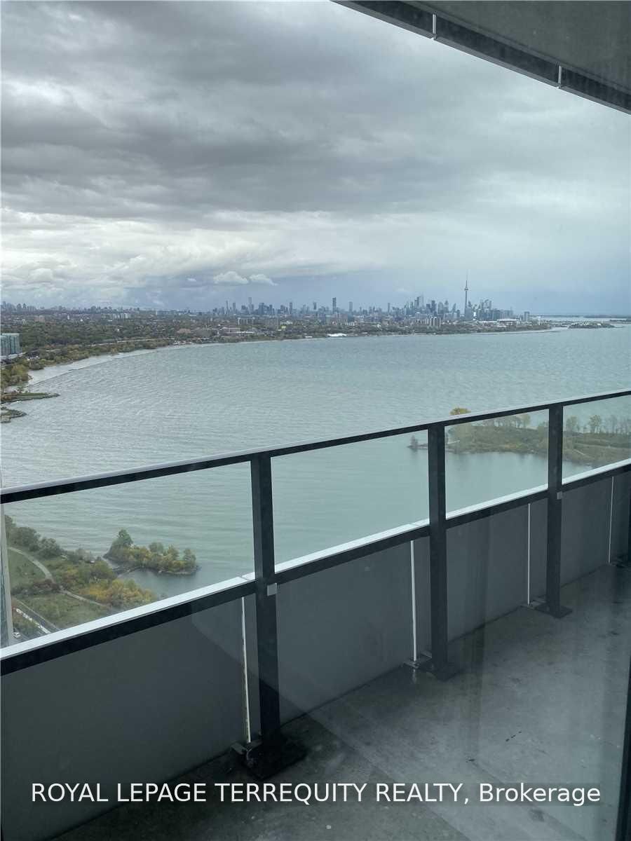 Property Photo: 20 Shore Breeze Drive 3904 ON M8V 0C7