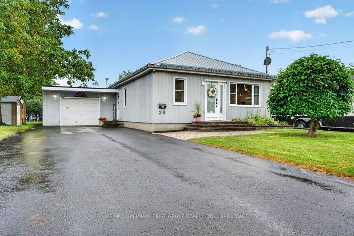 Property Photo:  20 Drennan Street  ON K7K 2R8 