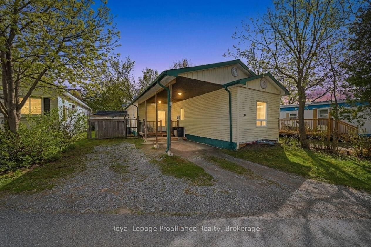 Property Photo: 63 Whites Road 39 ON K8V 5P5