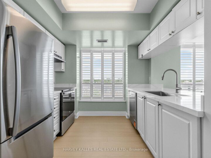 Property Photo: 190 Manitoba Street 904 ON M8Y 3Y8