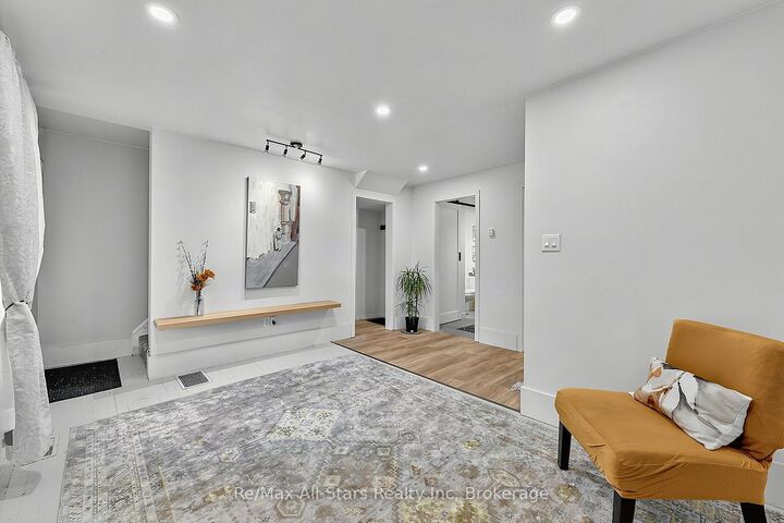 283 Margaret Street — photo 1