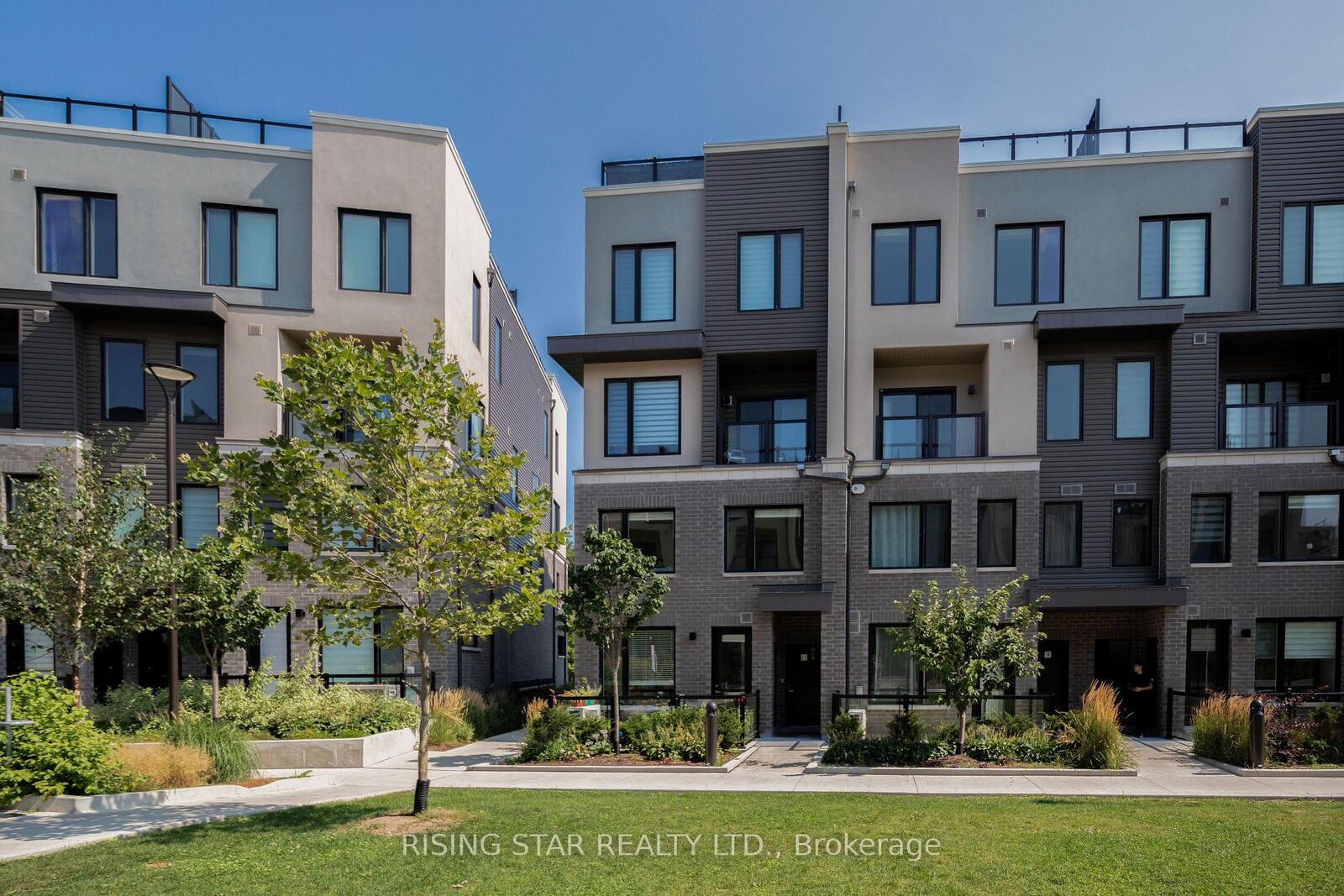 Property Photo: 3538 Colonial Drive 12 ON L5L 0C1