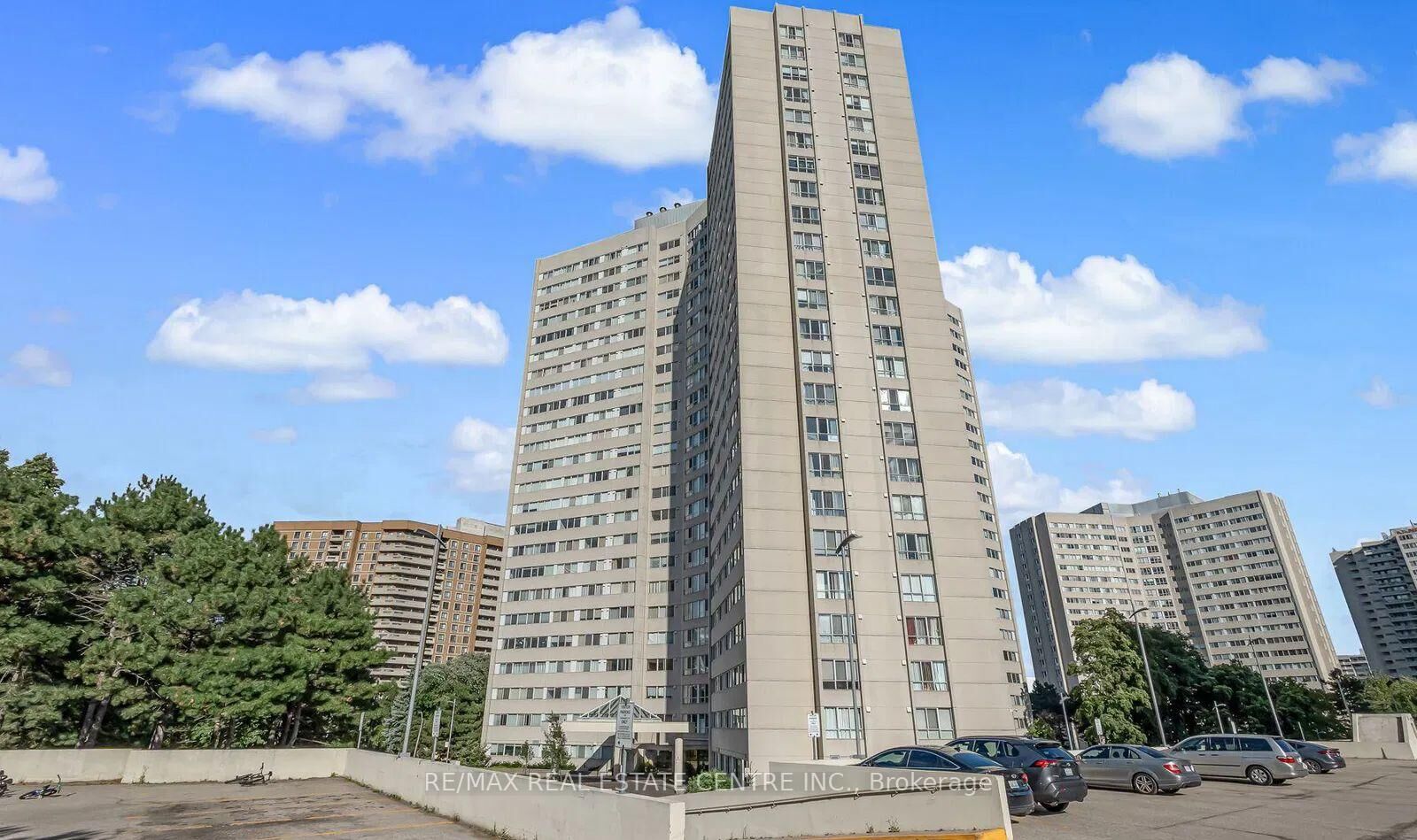 Photo de la propriété:  3700 Kaneff Crescent 501  ON L5A 4B8 