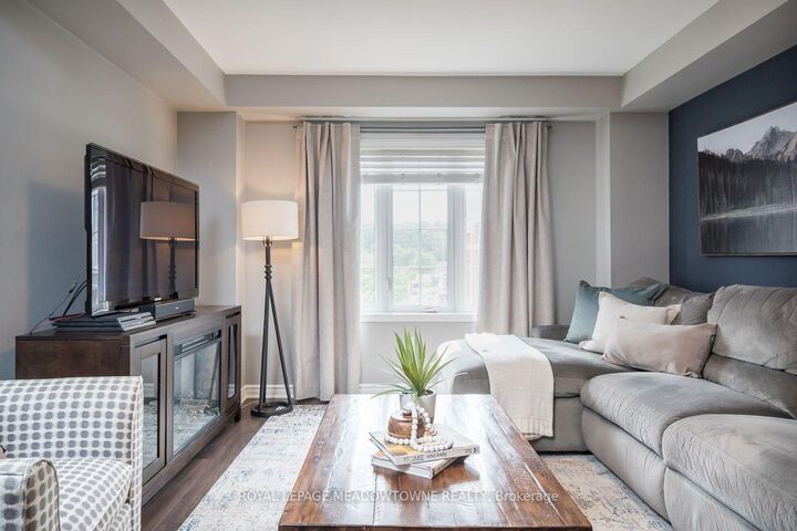 275 Eves Gate — photo 1
