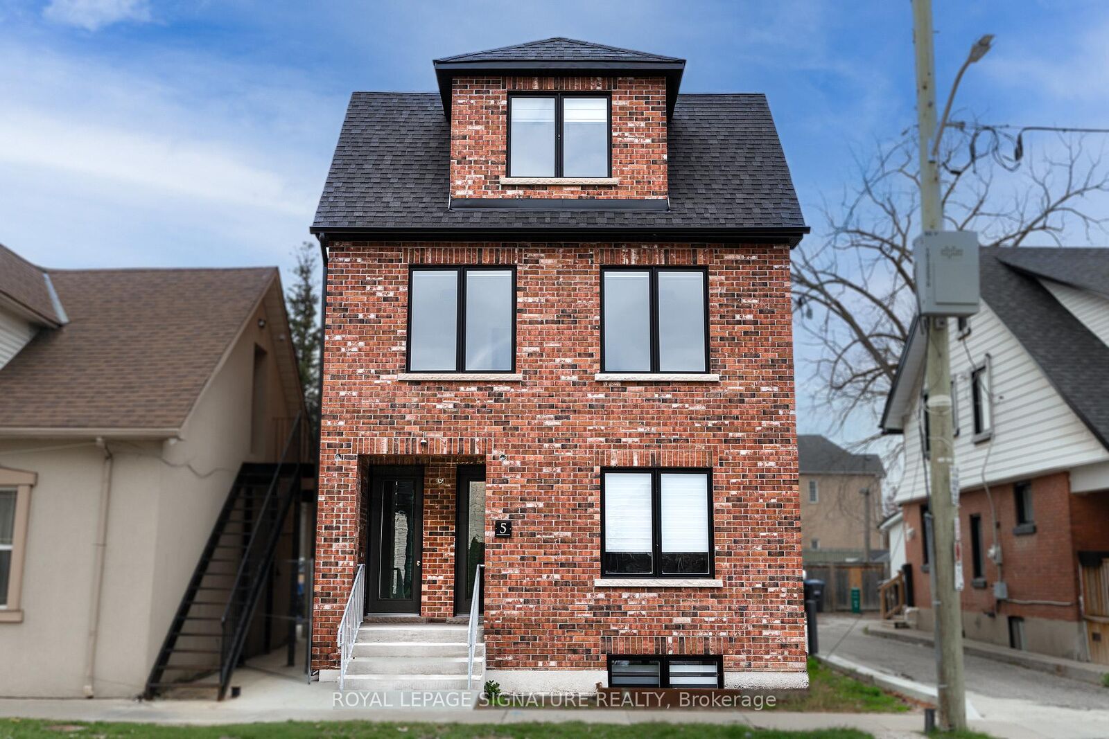 Property Photo: 5 Mill Street N #3 ON L6X 1S5