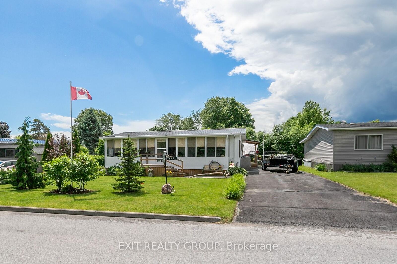 Property Photo: 107 Eastview Boulevard ON K8N 4Z3