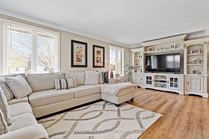 Property Photo:  17 Walnut Street  ON L3K 2T7 