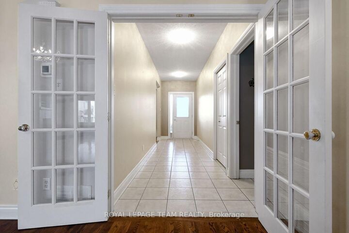 Property Photo: 92 Hartsmere Drive ON K2S 2B7