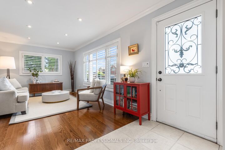 Property Photo: 869 First Street ON L5E 1A6
