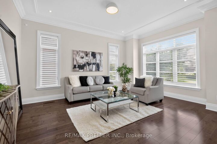 Property Photo: 31 Sarracini Crescent ON L4L 3S9