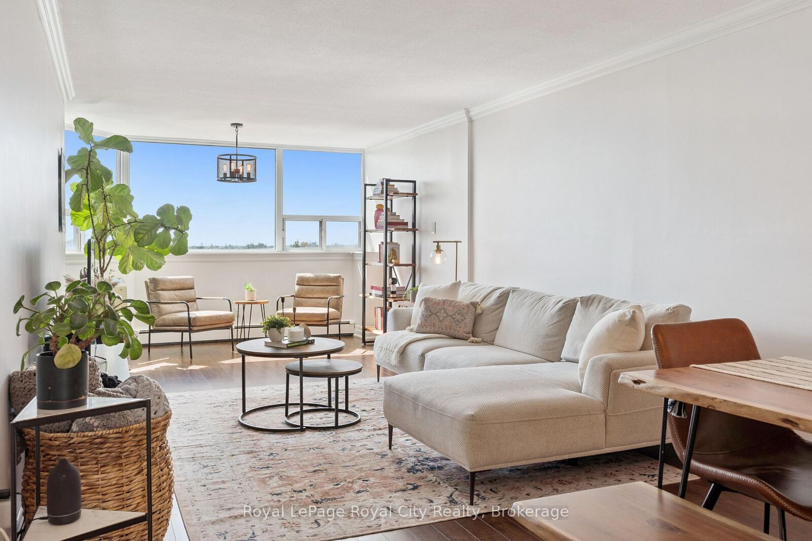 Property Photo:  55 Yarmouth Street 903  ON N1H 7R4 