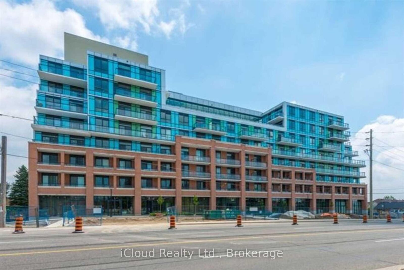 Property Photo:  11611 Yonge Street 711  ON L4E 3N8 
