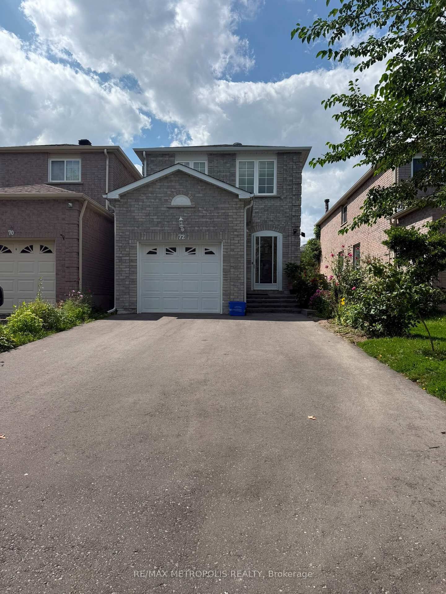 Photo de la propriété:  72 William Honey Crescent  ON L3S 2L1 