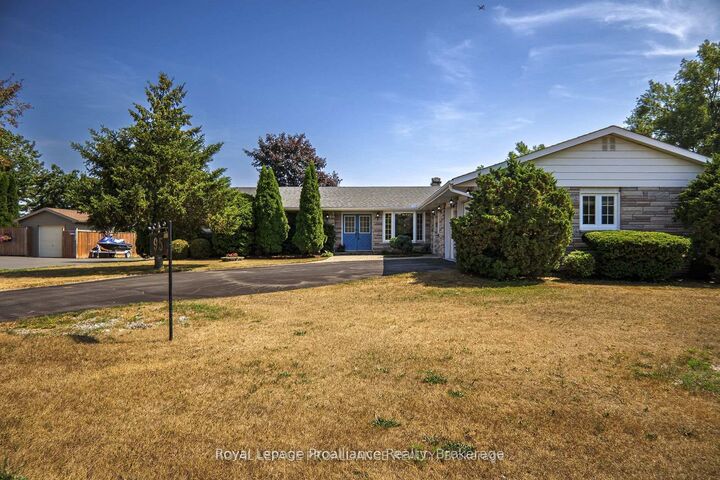Property Photo: 95 Baylea Drive ON K8V 5P5