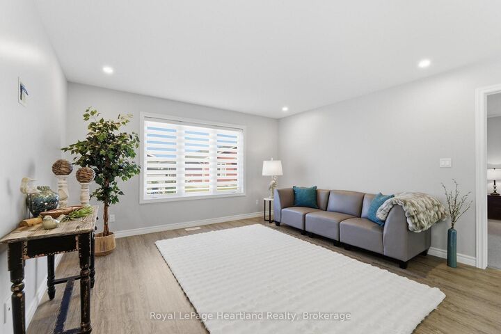 Property Photo:  5 Sweetwater Drive N  ON N7A 0B9 