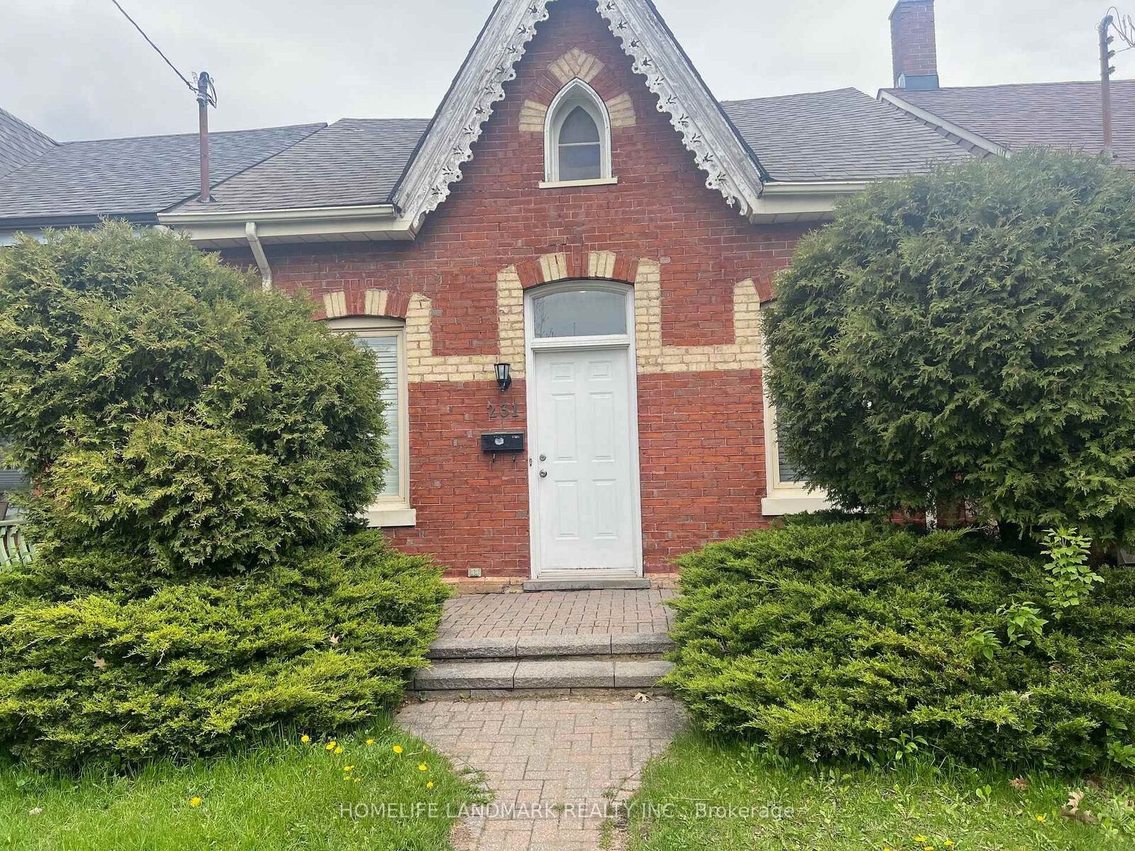 Property Photo: 231 Clinton Street ON M6G 2Y4