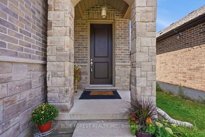 Property Photo: 1832 Cherrywood Trail ON N6H 0E2