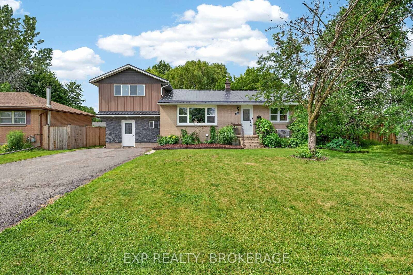 Property Photo: 44 Lennox Street ON K7M 4S4