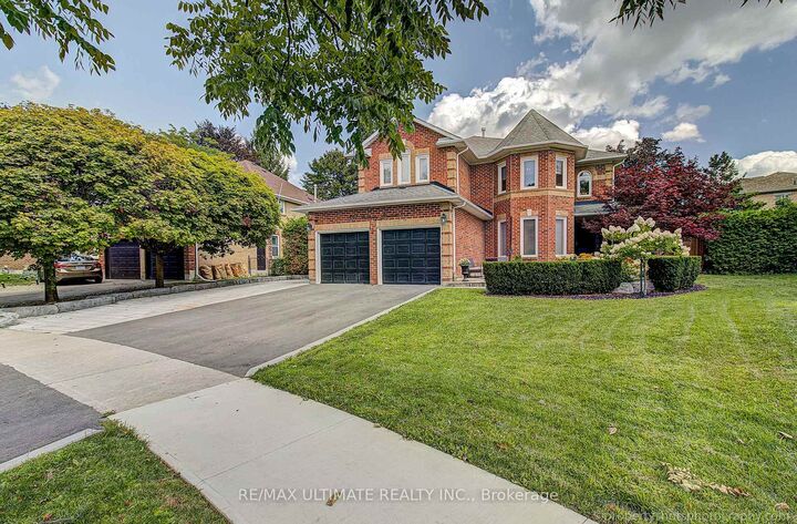 Property Photo: 351 Fairway Gardens ON L3X 1B4