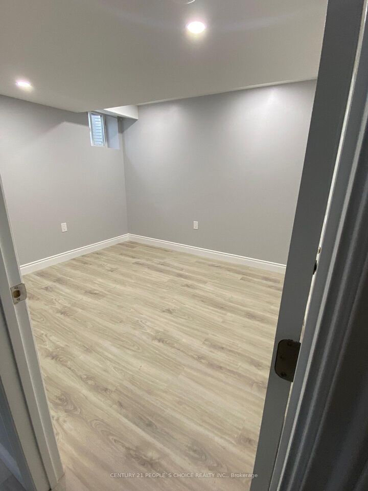 Property Photo:  25 Traymore Street  ON L7A 2G4 