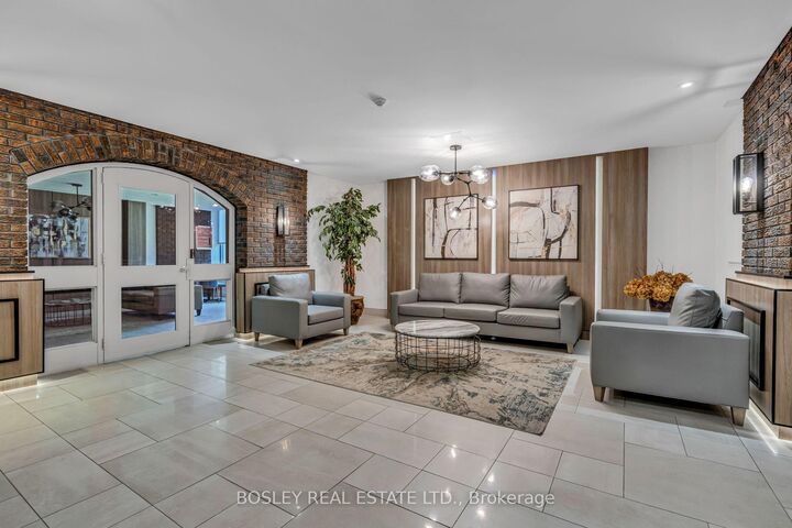 Property Photo: 966 Inverhouse Drive 112 ON L5J 4B6