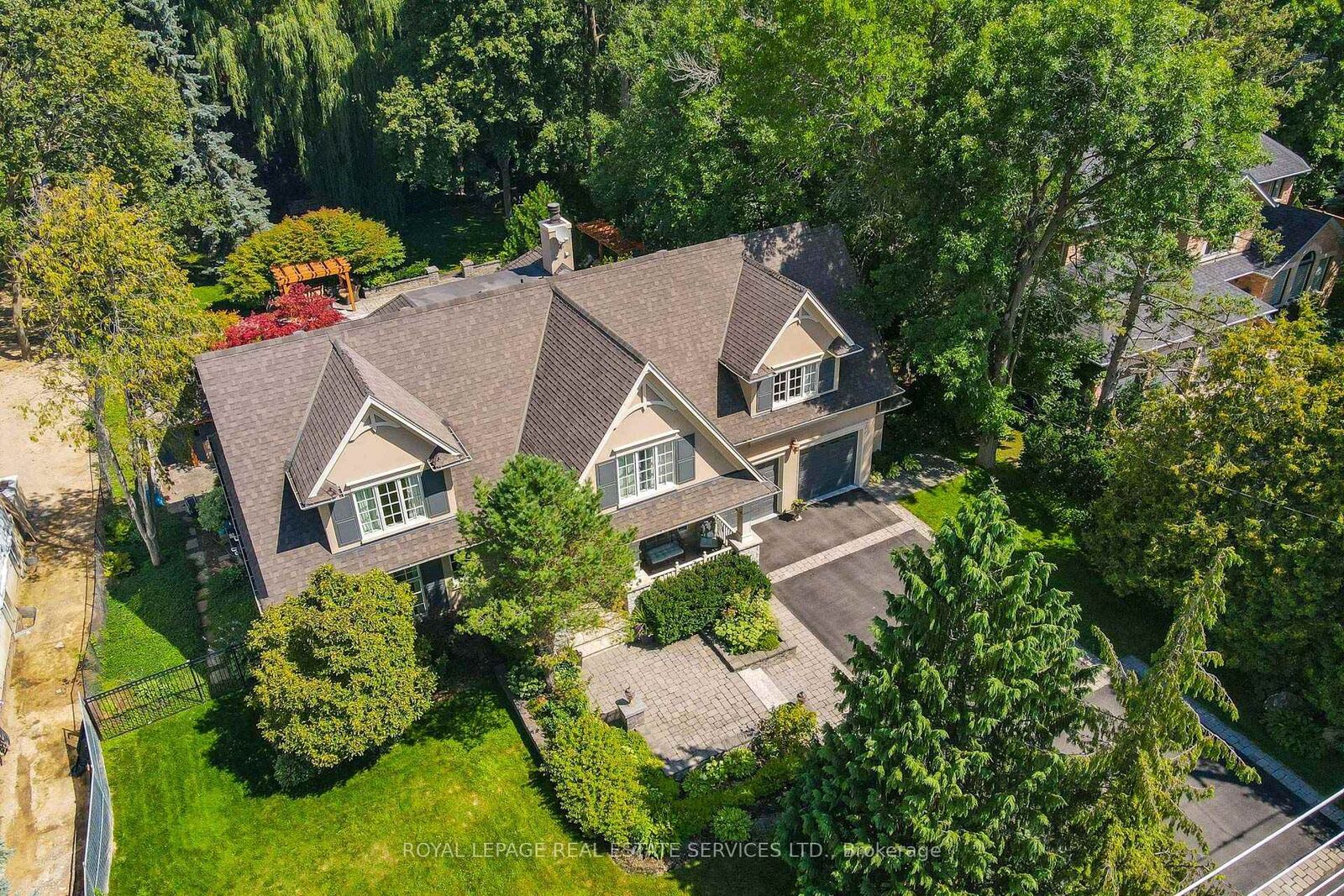 Property Photo: 503 Meadow Wood Road ON L5J 2S4