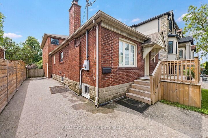 Property Photo:  73 Struthers Street  ON M8V 1Y2 