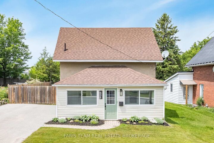 Property Photo: 654 Victoria Street ON L4R 1A7