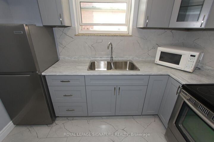 Property Photo:  31 Fifteenth Street 1  ON M8V 3J3 