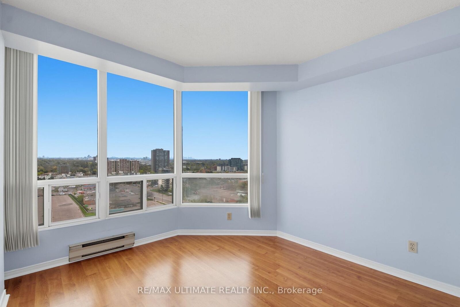 Property Photo: 115 Hillcrest Avenue 1614 ON L5B 3Y9