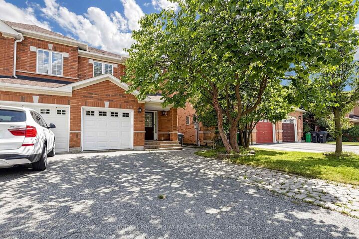 Property Photo: 3328 Southwick Street ON L5M 7K9