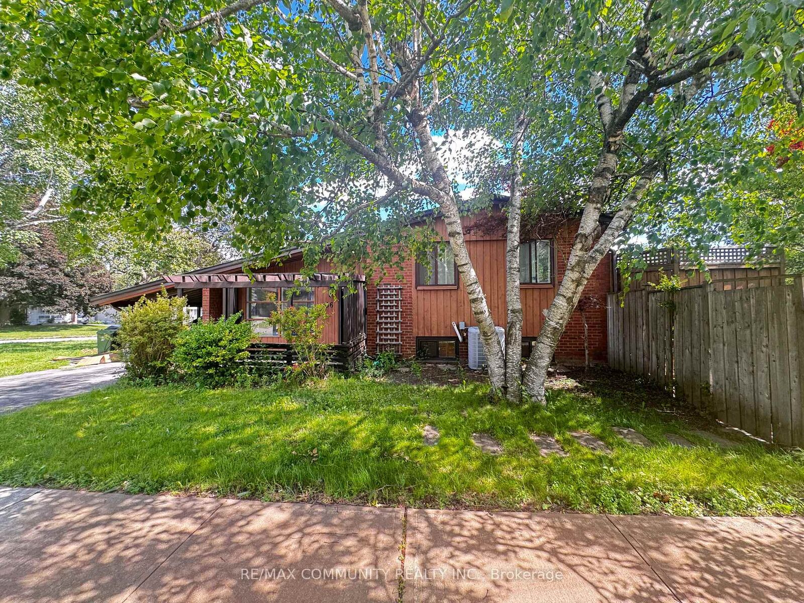 Property Photo: 36 Benprice Court ON M1H 1N3