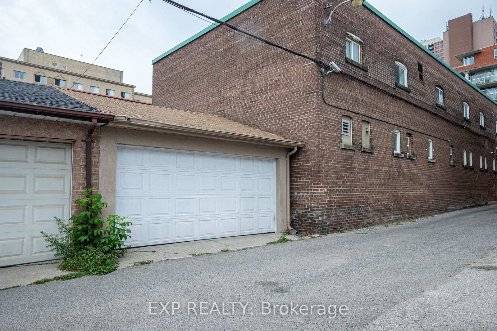 Property Photo: 971 Lansdowne Avenue ON M6H 3Z5