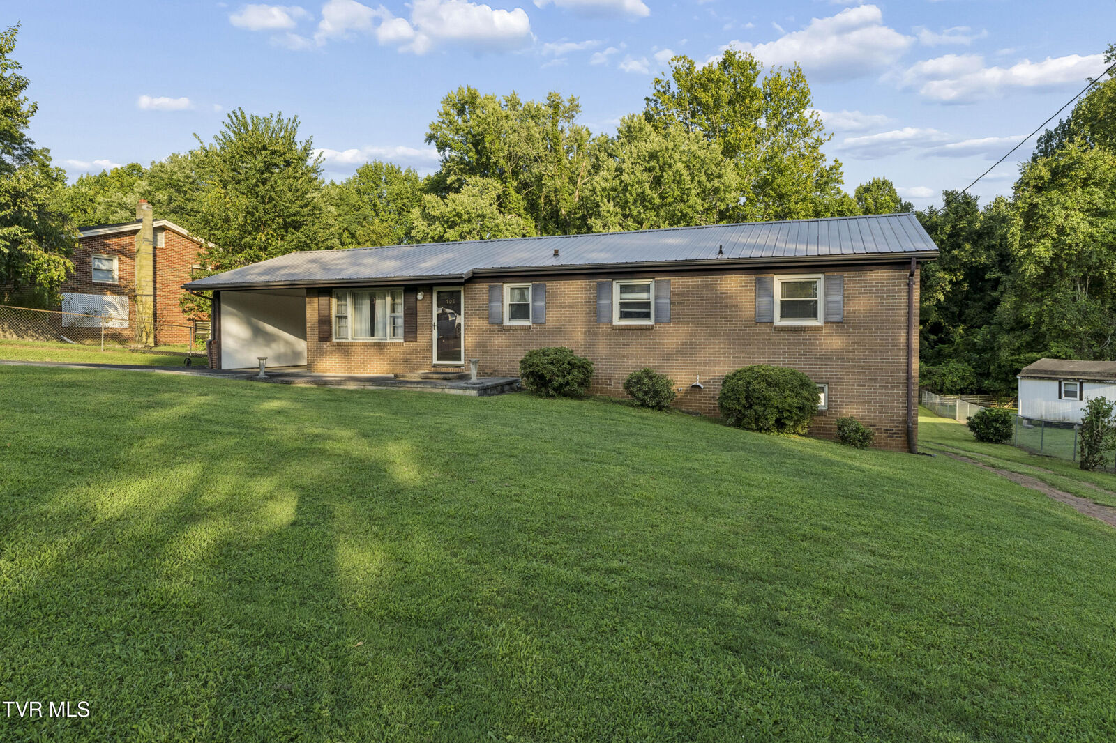 Property Photo: 707 Hilltop Drive TN 37604