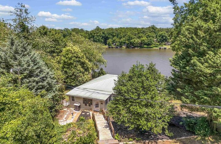 Property Photo:  501 McFalls Circle  SC 29621 