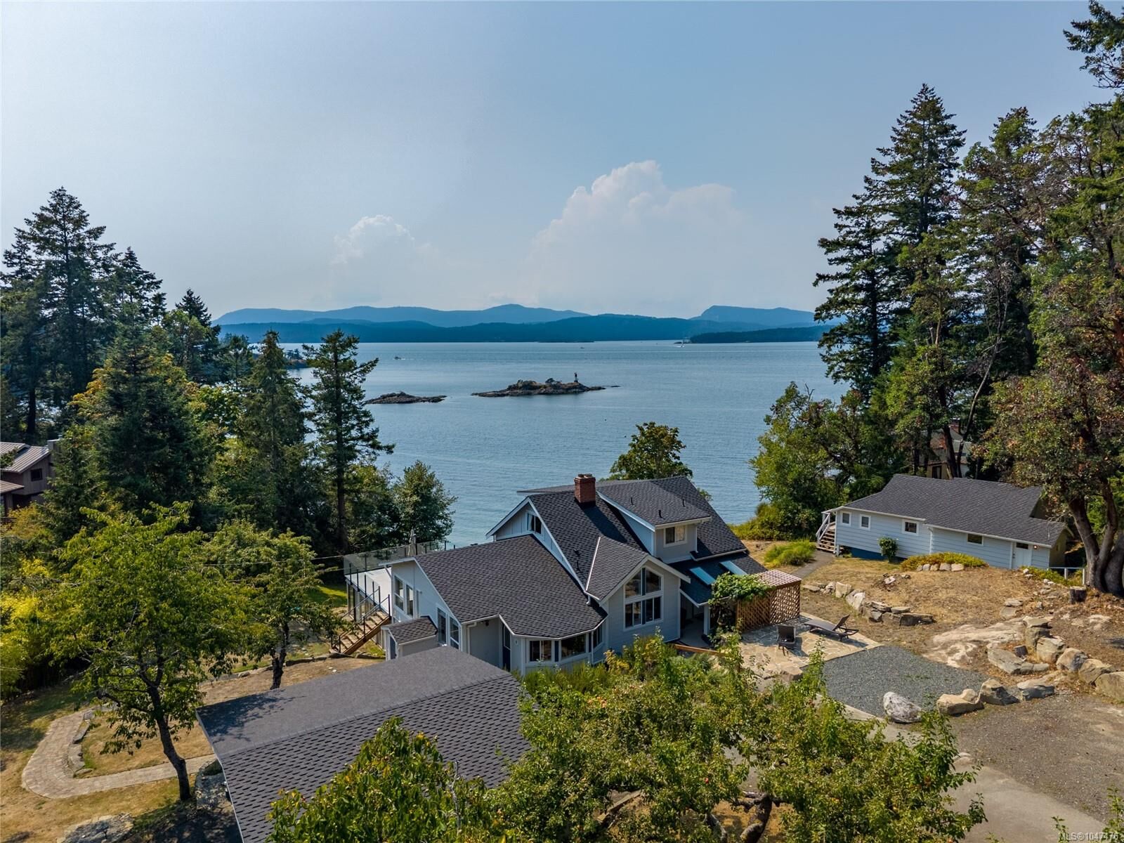 Property Photo: 1209 Port Washington Rd BC V0N 2M1
