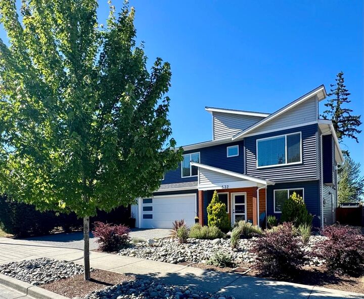 Property Photo: 532 Lori Pl BC V9R 0H8