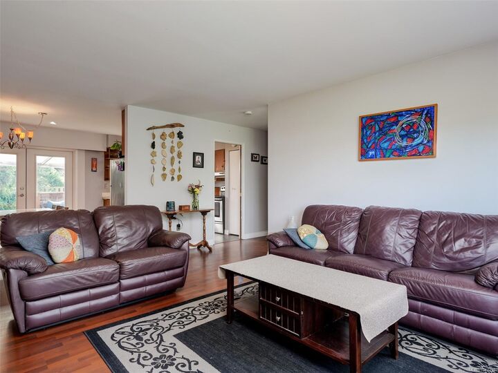 Property Photo: 3941 Larchwood Dr BC V8N 5L5